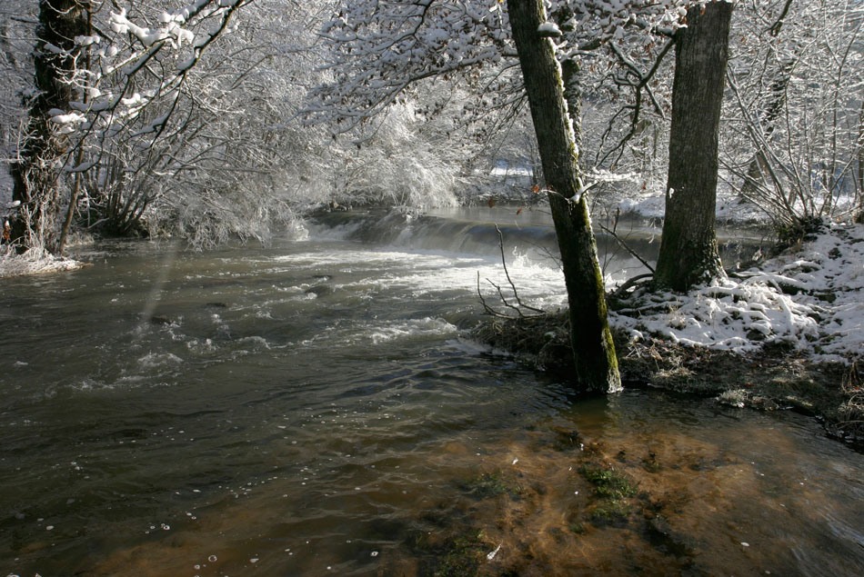 De rivier in de winter